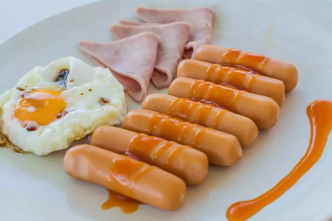 כיצד אכילת ארוחת בוקר בונה מסת שריר